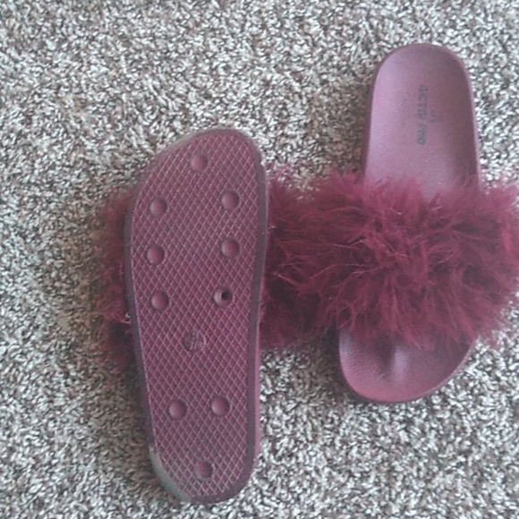 Feather Slides - Picture 2 of 6